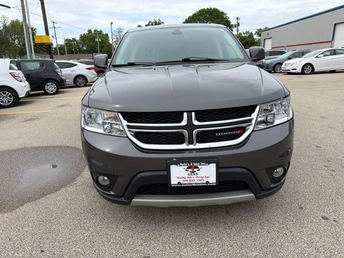 Used 2019 Dodge Journey SE w/ Premium Group FWD image 3