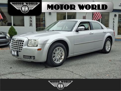 Used 2010 Chrysler 300 Touring image 1
