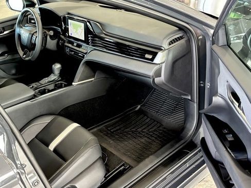Used 2025 Toyota Camry SE image 33