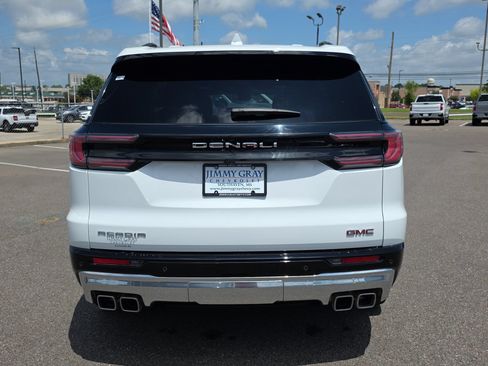 Used 2025 GMC Acadia Denali FWD image 4