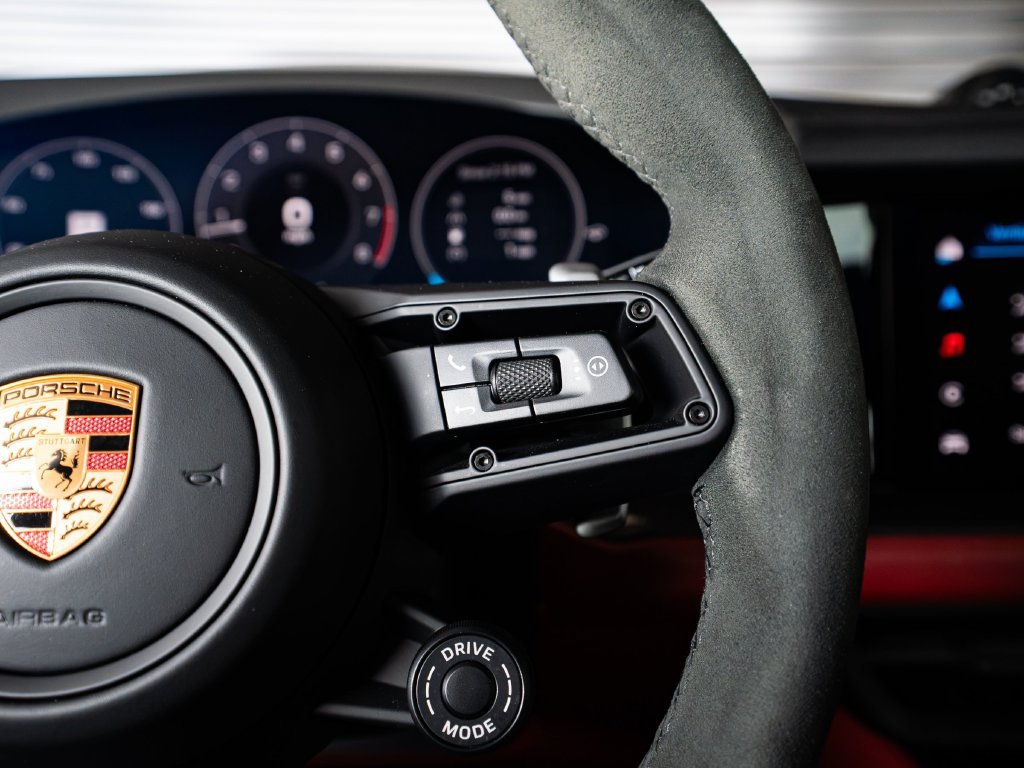 Certified 2025 Porsche Cayenne GTS AWD/4WD image 16