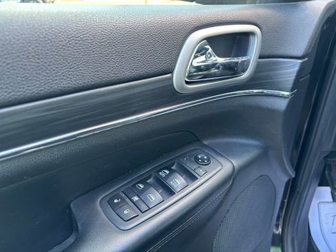 Used 2019 Jeep Grand Cherokee Limited AWD/4WD image 11