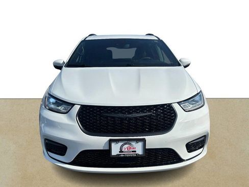 Used 2023 Chrysler Pacifica Touring-L w/ S Appearance Package AWD/4WD image 9