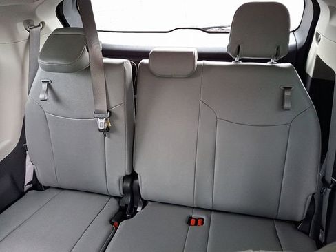 Used 2024 Toyota Sienna XLE AWD/4WD image 11