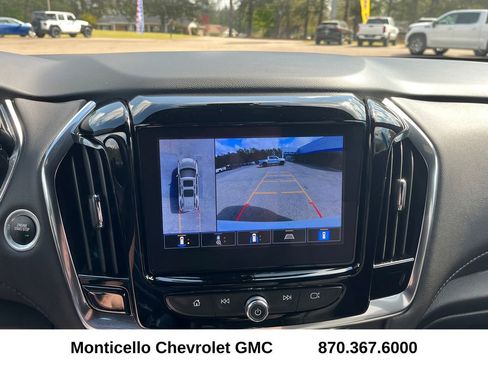 Used 2023 Chevrolet Traverse LT FWD image 18