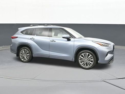 Used 2021 Toyota Highlander Platinum image 17