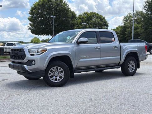 Certified 2017 Toyota Tacoma SR5 w/ Tow Package AWD/4WD image 1
