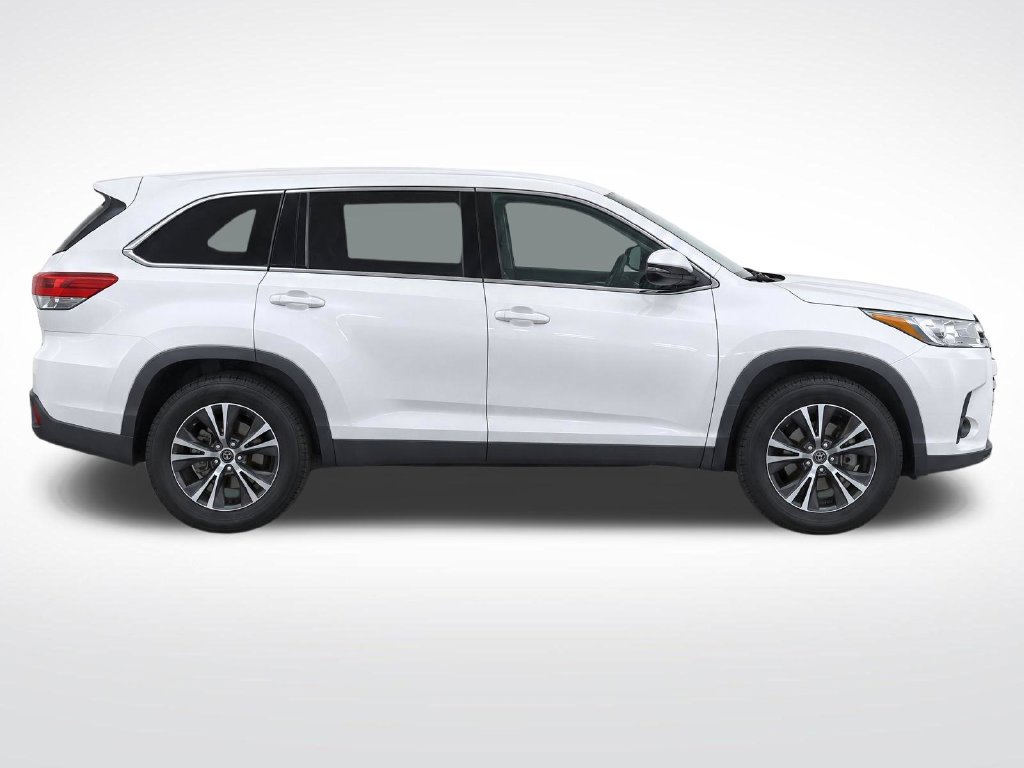 Used 2019 Toyota Highlander LE FWD image 8