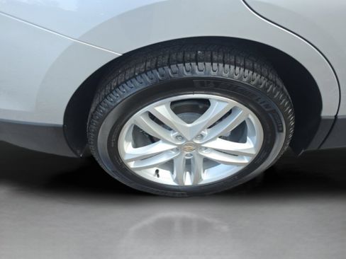 Used 2020 Chevrolet Equinox Premier AWD/4WD image 16