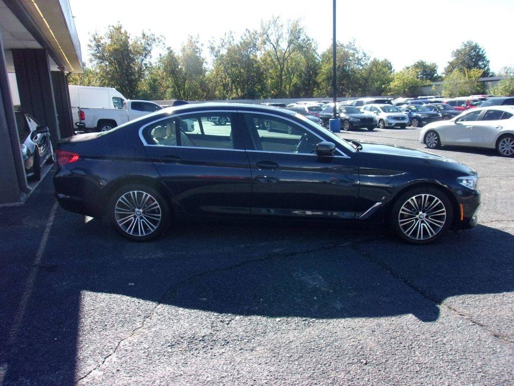 Used 2019 BMW 530e w/ Luxury Package RWD image 4