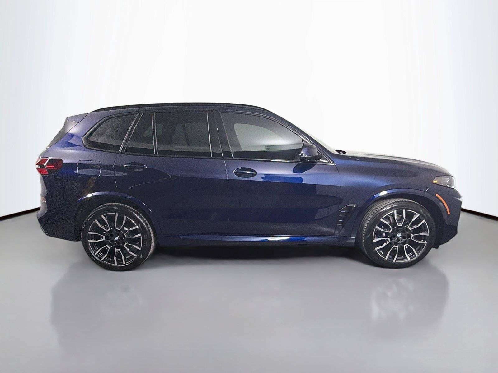 New 2026 BMW X5 xDrive40i w/ M Sport Package AWD/4WD image 4