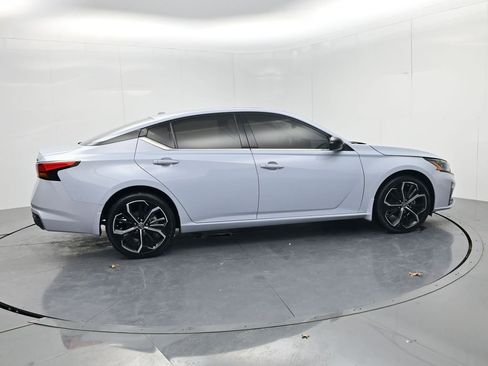 Used 2023 Nissan Altima 2.5 SR w/ SR Premium Package image 8