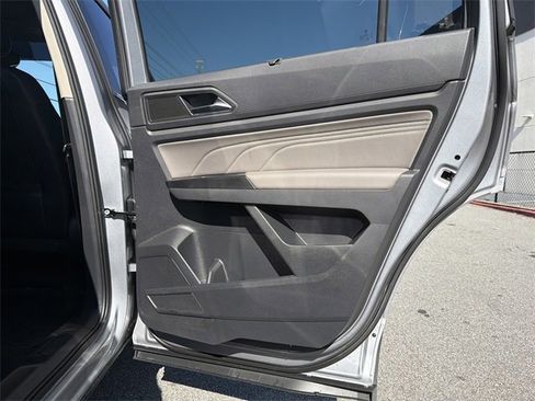 Used 2021 Volkswagen Atlas SE image 16