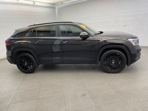 Used 2024 Volkswagen Atlas Cross Sport SEL R-Line AWD/4WD image 6