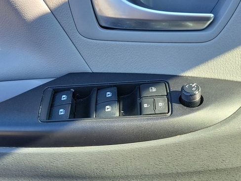 Used 2018 Toyota Sienna LE image 29