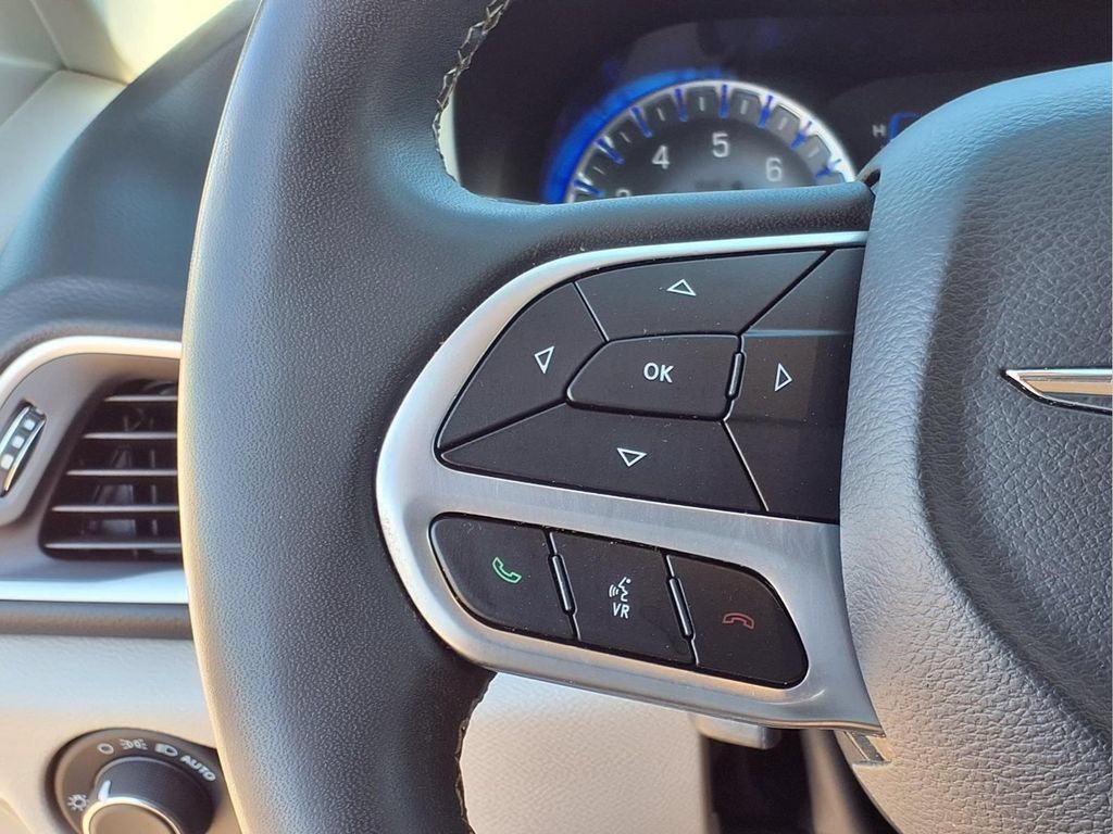 Used 2023 Chrysler Voyager LX FWD image 17
