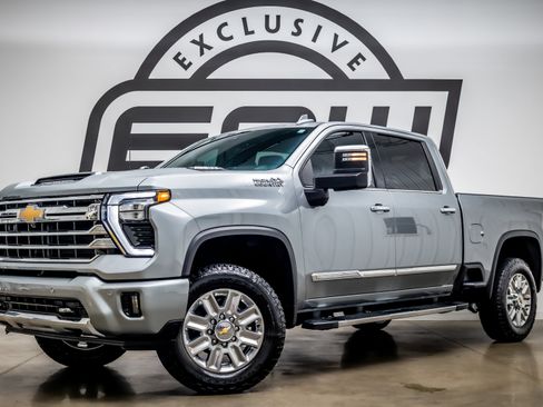 Used 2025 Chevrolet Silverado 3500 High Country w/ Technology Package AWD/4WD image 1