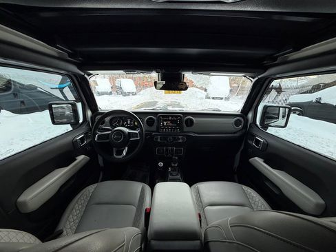 Used 2022 Jeep Wrangler Unlimited Sahara image 13