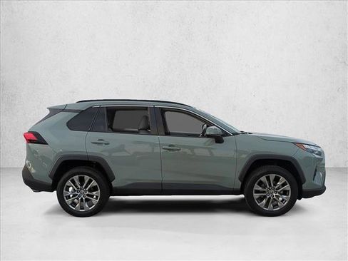 Used 2022 Toyota RAV4 XLE Premium FWD image 4