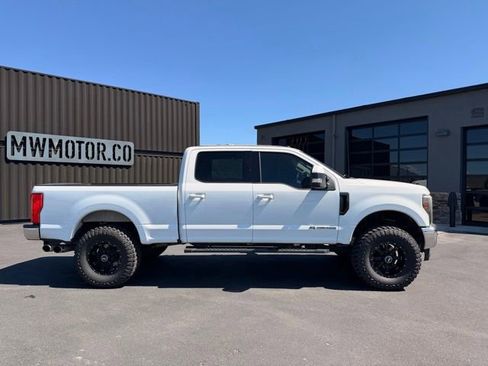 Used 2017 Ford F250 Lariat w/ Lariat Value Package AWD/4WD image 3