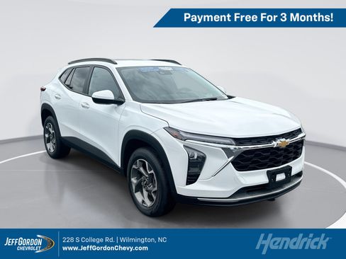 Used 2025 Chevrolet Trax LT w/ LT Convenience Package FWD image 1
