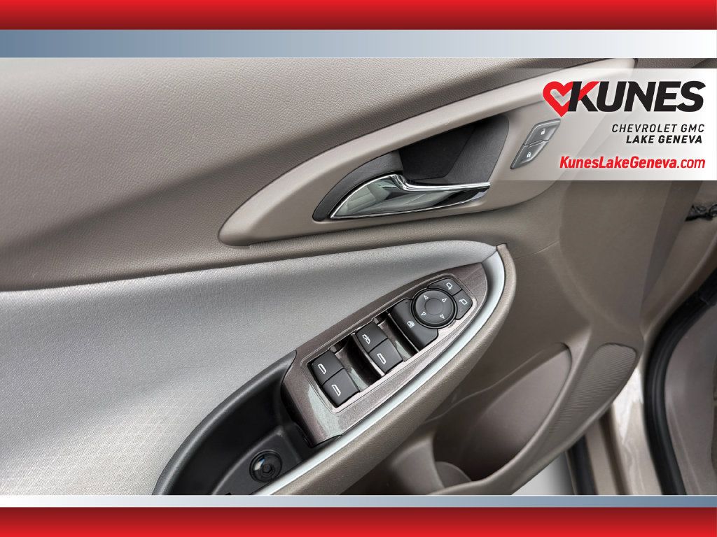 Used 2025 Chevrolet Malibu LT FWD image 17