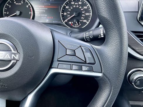 Used 2025 Nissan Altima 2.5 SV FWD image 23