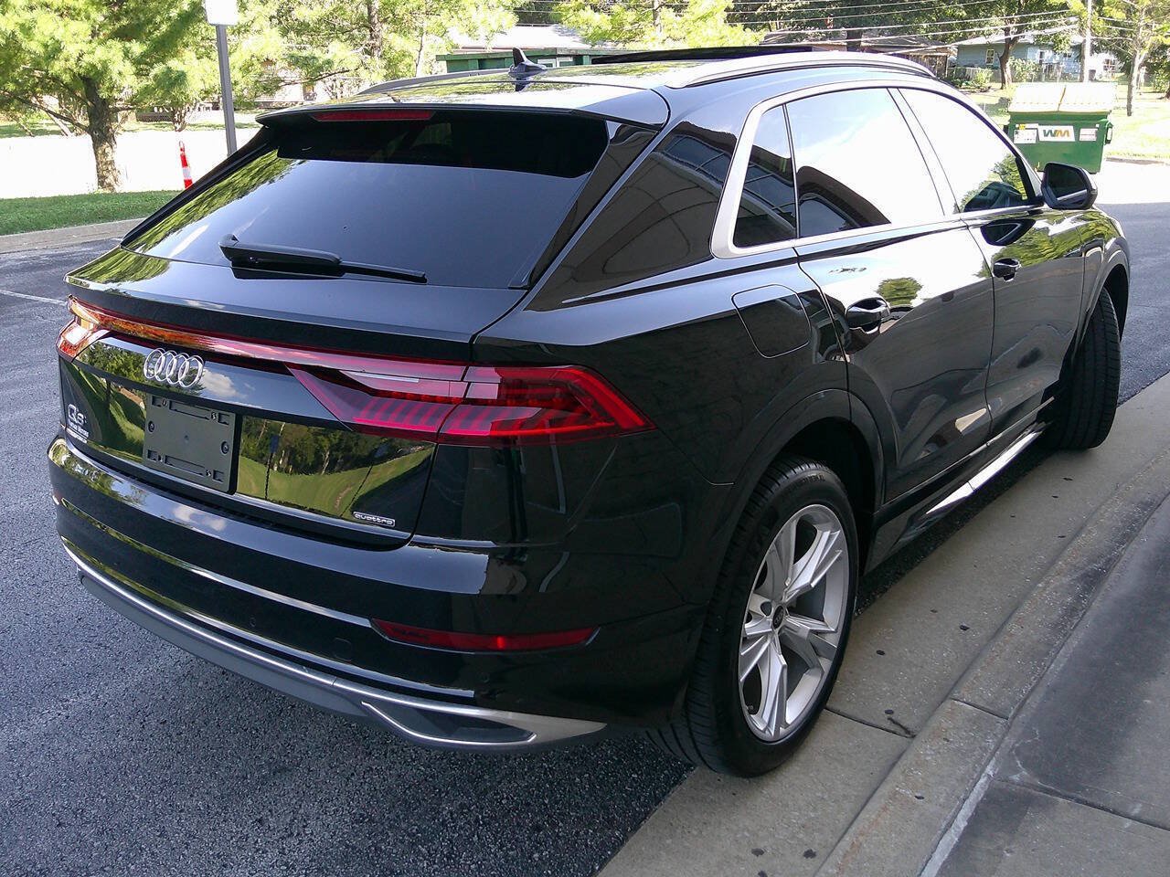Used 2023 Audi Q8 Premium w/ Convenience Package AWD/4WD image 5