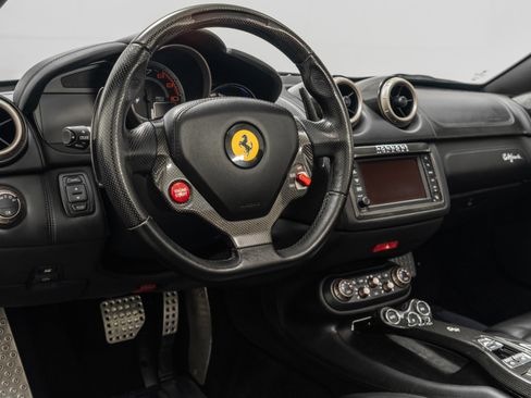 Used 2011 Ferrari California image 13
