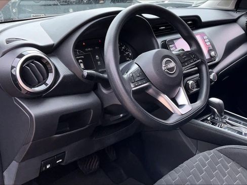 Used 2023 Nissan Kicks SV image 15
