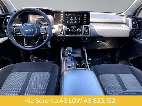 Used 2023 Kia Sorento LX FWD image 16