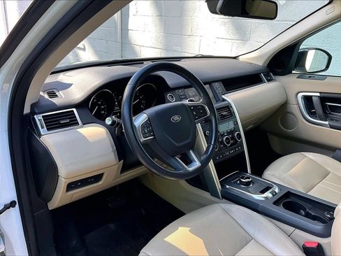 Used 2019 Land Rover Discovery Sport HSE AWD/4WD image 4