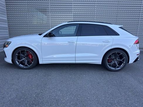 New 2025 Audi RS Q8 performance image 2