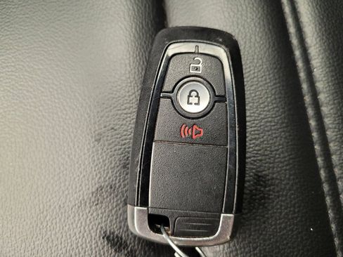 Used 2023 Ford Edge SEL image 32