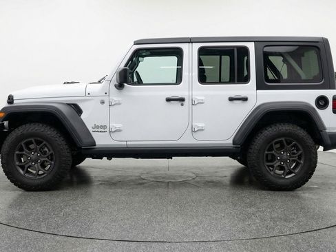Used 2025 Jeep Wrangler Willys image 5