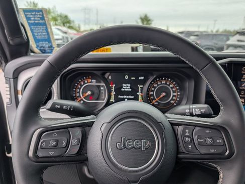 Used 2025 Jeep Gladiator Sport AWD/4WD image 10