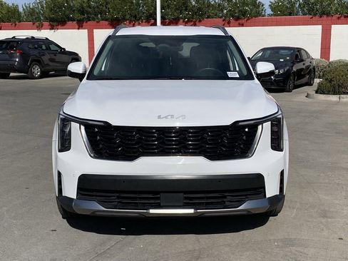 Used 2024 Kia Sorento S image 2