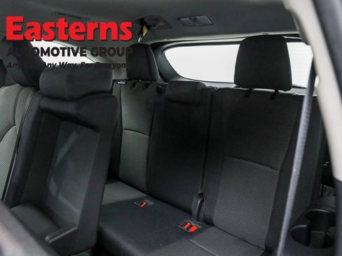 Used 2023 Toyota Highlander LE image 25