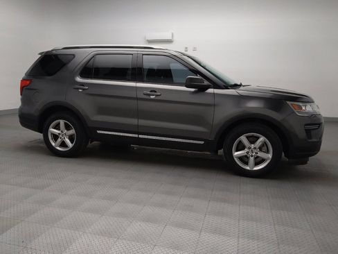 Used 2018 Ford Explorer XLT image 11