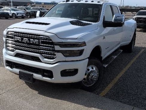 Used 2025 RAM 3500 Laramie w/ Max Tow Package AWD/4WD image 2