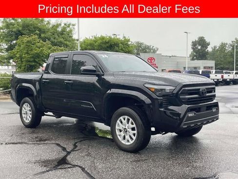 Used 2024 Toyota Tacoma SR5 AWD/4WD image 6