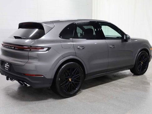 Certified 2025 Porsche Cayenne image 9