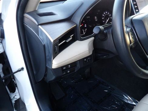 Used 2021 Toyota Avalon XLE w/ Moonroof Package image 32