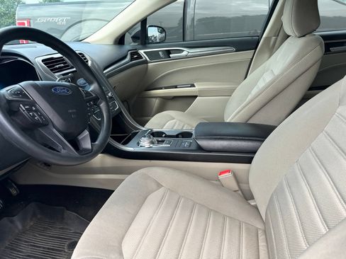 Used 2020 Ford Fusion SE FWD image 10