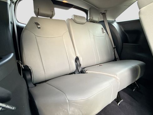 Used 2025 Toyota Sienna XLE FWD image 19