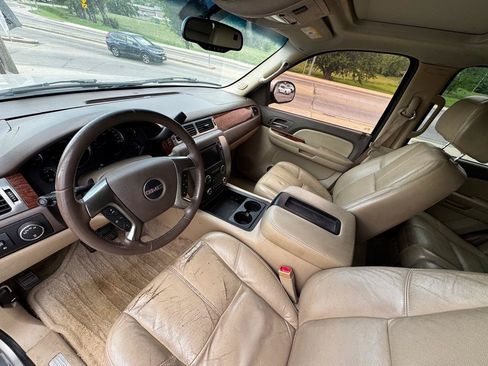 Used 2007 GMC Yukon SLT w/ SLT Preferred Equipment Group AWD/4WD image 9