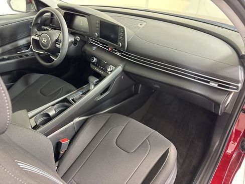 Used 2025 Hyundai Elantra Hybrid FWD image 13