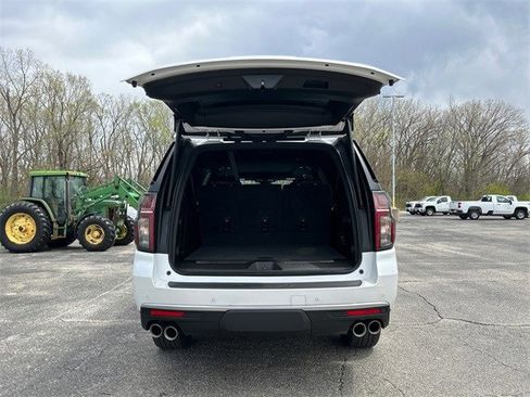 Used 2024 Chevrolet Suburban High Country image 16