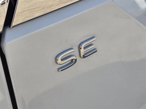 New 2026 Volkswagen Atlas SE image 8