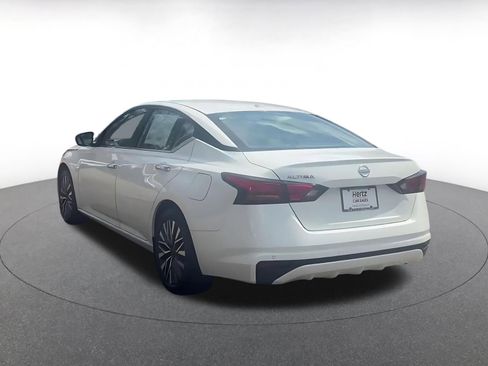 Used 2025 Nissan Altima 2.5 SV image 11